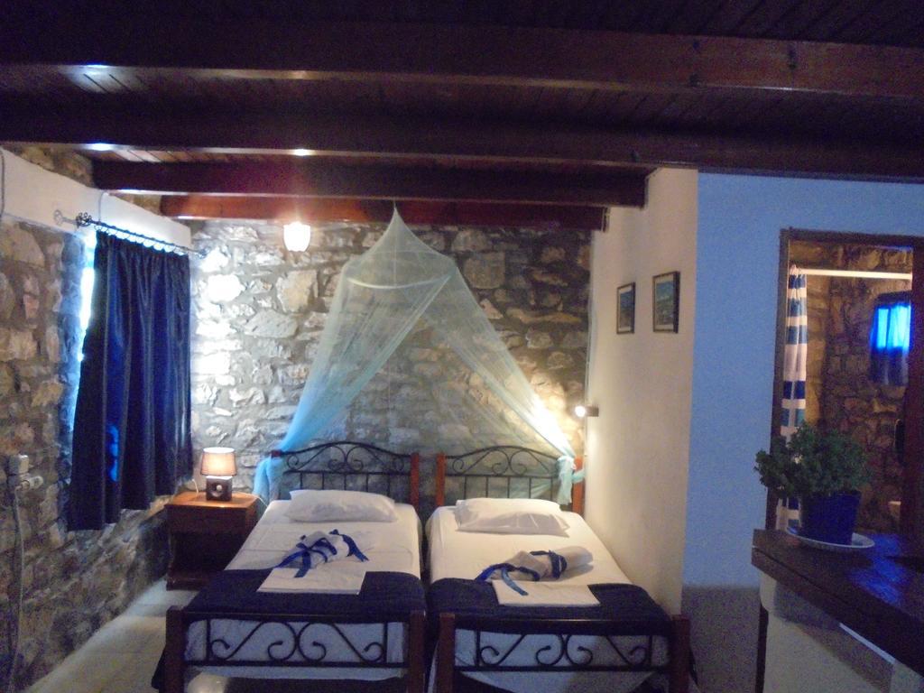 Anatoli Studios Schoinoussa Bilik gambar